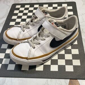 Nike Court Royale Youth Size 2.5Y White Black Gum Sole Sneakers